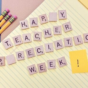 Hvad tjener en folkeskolelærer? En guide til løntrin og tillæg