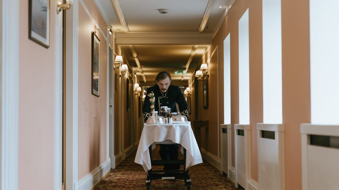 Hvordan branchespecifik vikarservice kan bidrage til en bedre gæsteoplevelse for dit hotel