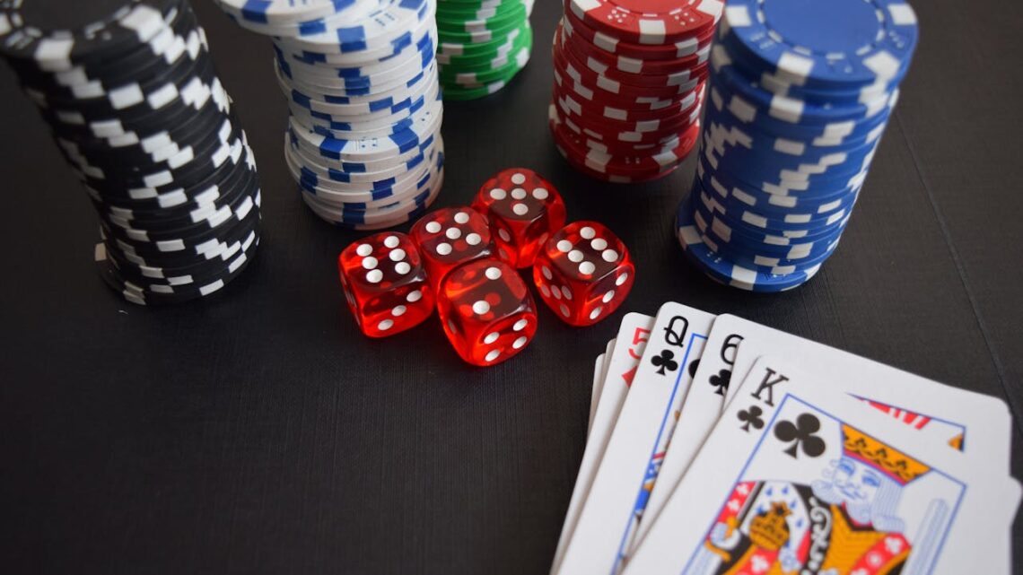 Lær at spille poker som de professionelle – og bliv kongen af pokerbordet